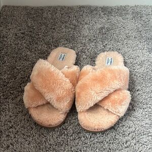 old navy fuzzy pink slippers!